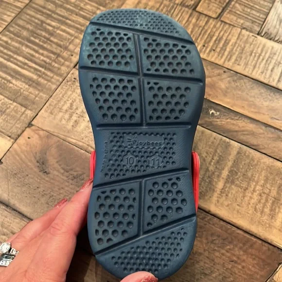 Joy Bee 🐝 Toddler Crocs size 10/11 - Picture 5 of 10